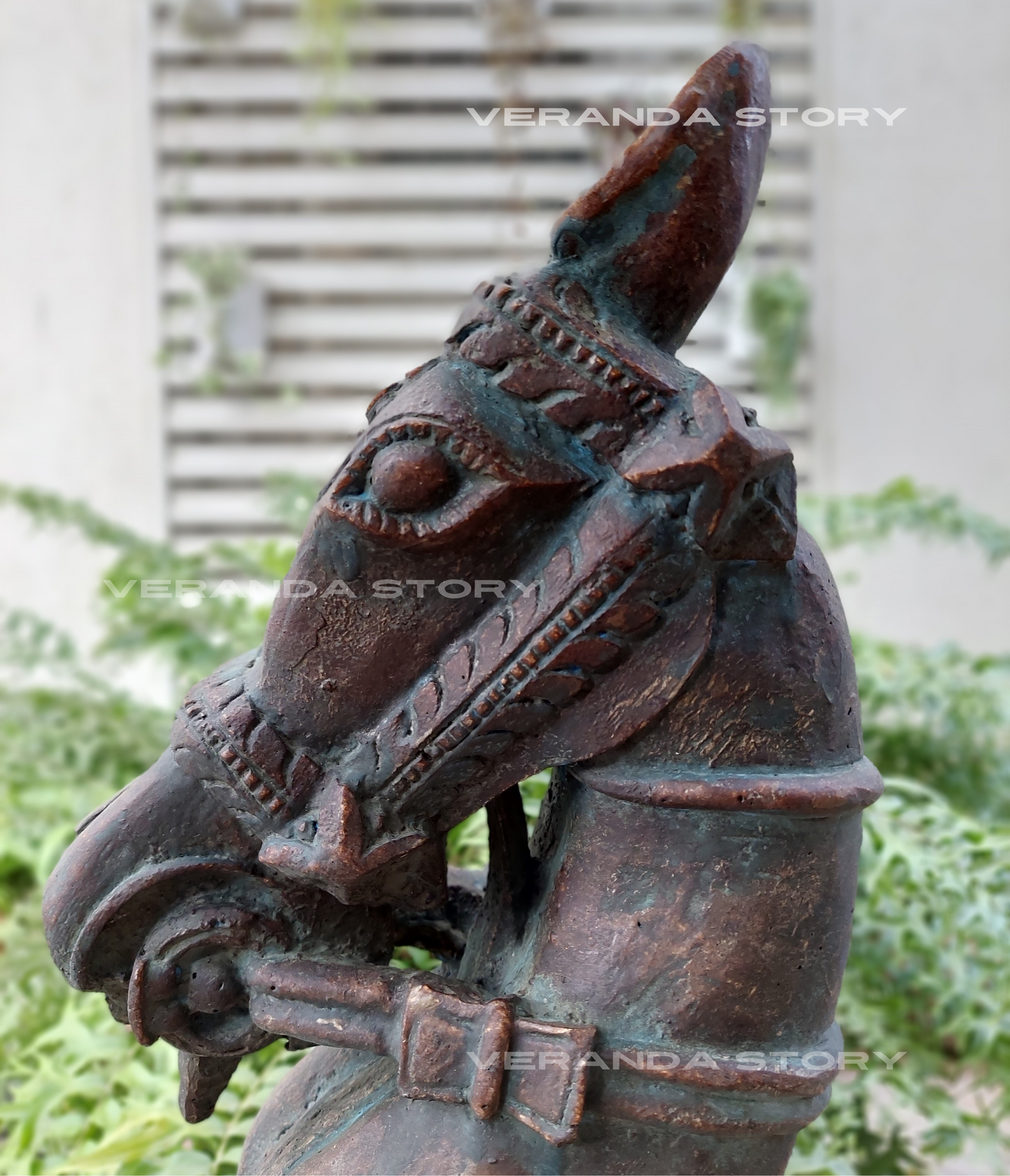 Distressed Wood Horse Tabletop 20 Inches